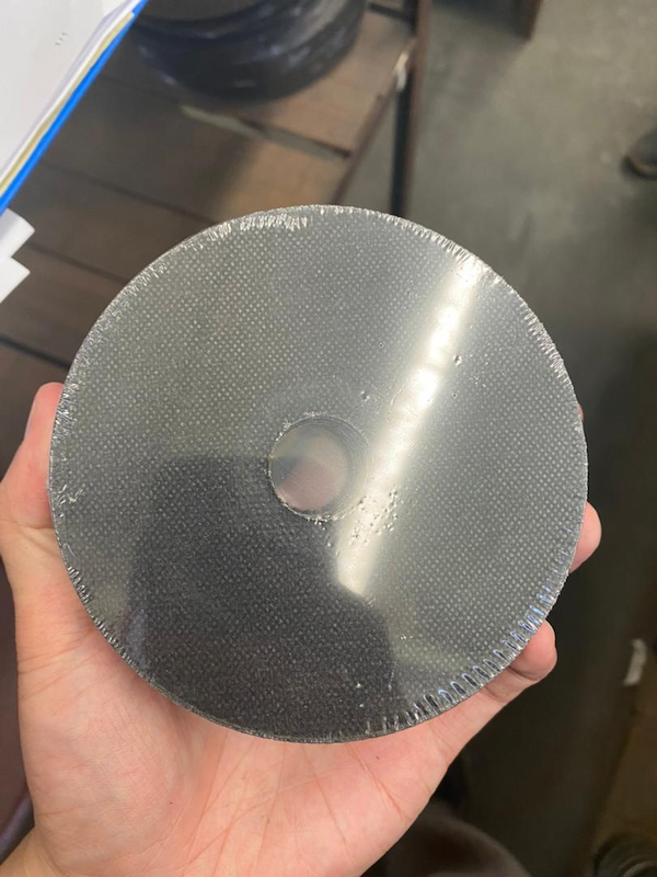 Reverso del disco L&L Tools mostrando malla de fibra de vidrio reforzada